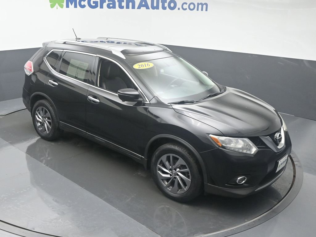 Used 2016 Nissan Rogue SL with VIN 5N1AT2MV6GC754697 for sale in Cedar Rapids, IA