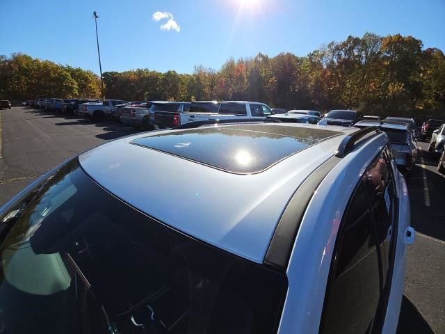 2024 Chevrolet Traverse RS photo 2