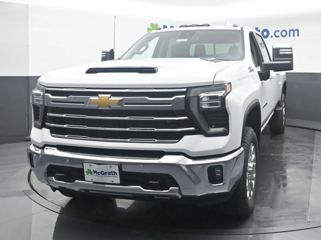 2025 Chevrolet Silverado 2500HD LTZ photo 3