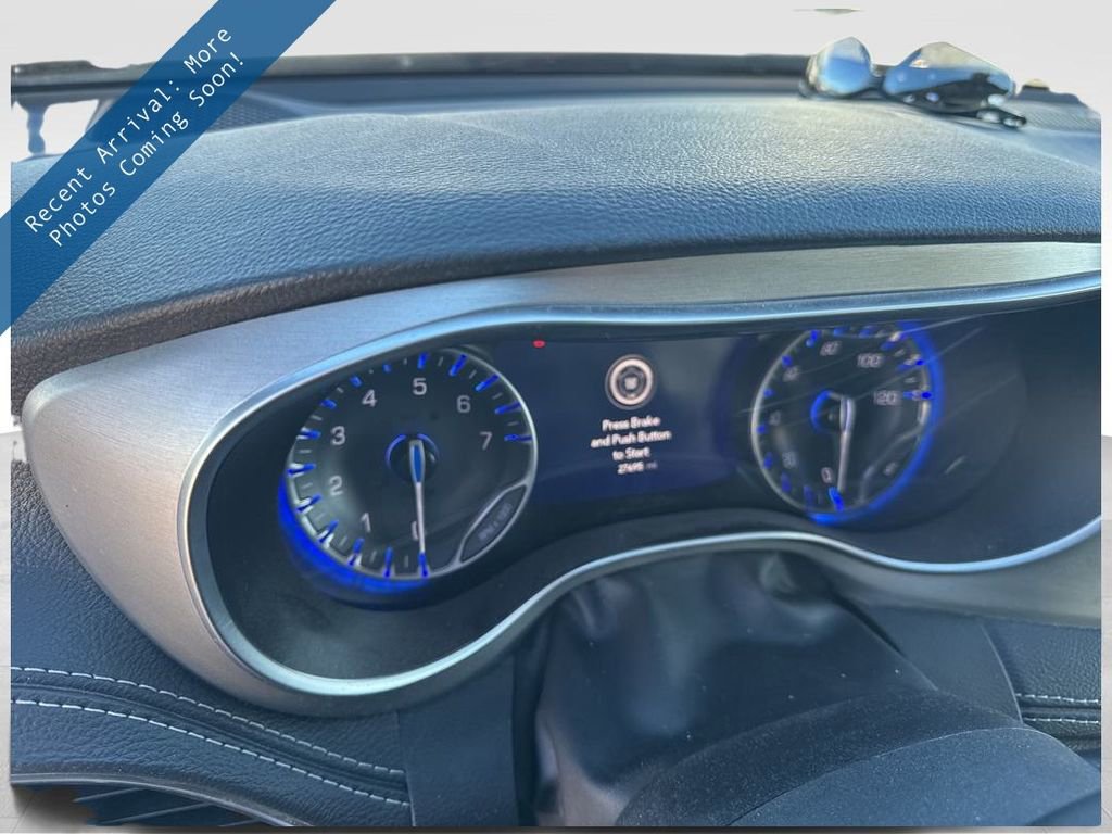 2024 Chrysler Pacifica Limited's photo