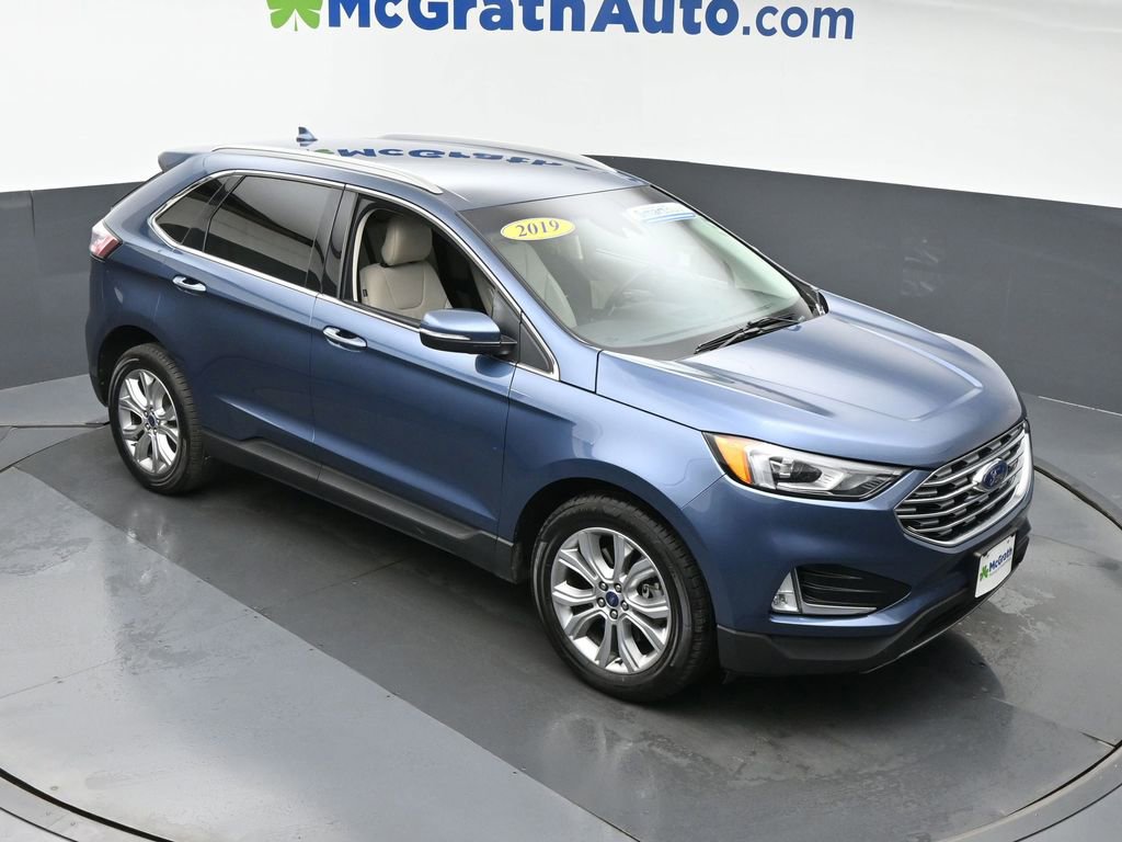 2019 Ford Edge Titanium photo 2
