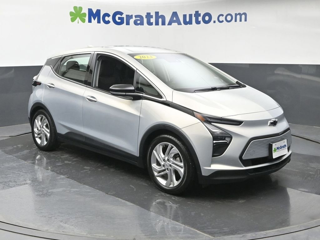 Used 2023 Chevrolet Bolt EV LT with VIN 1G1FW6S00P4125553 for sale in Cedar Rapids, IA