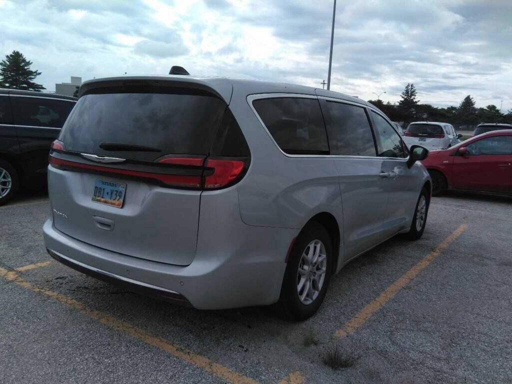 Used 2023 Chrysler Pacifica Touring L Van Passenger Van