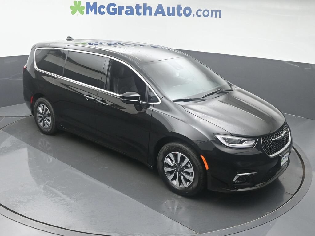 Used 2025 Chrysler Pacifica Hybrid Select Van Passenger Van