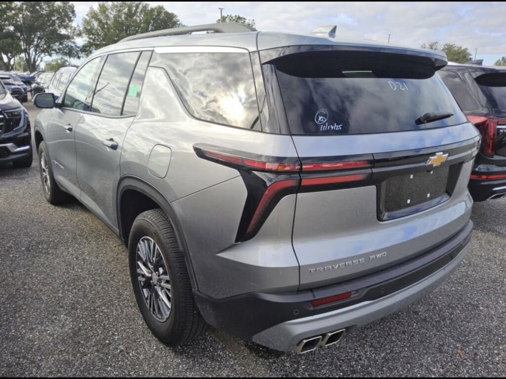 Used 2025 Chevrolet Traverse LT SUV