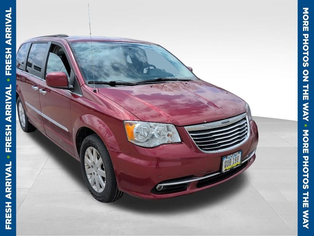 2015 Chrysler Town & Country Touring's photo