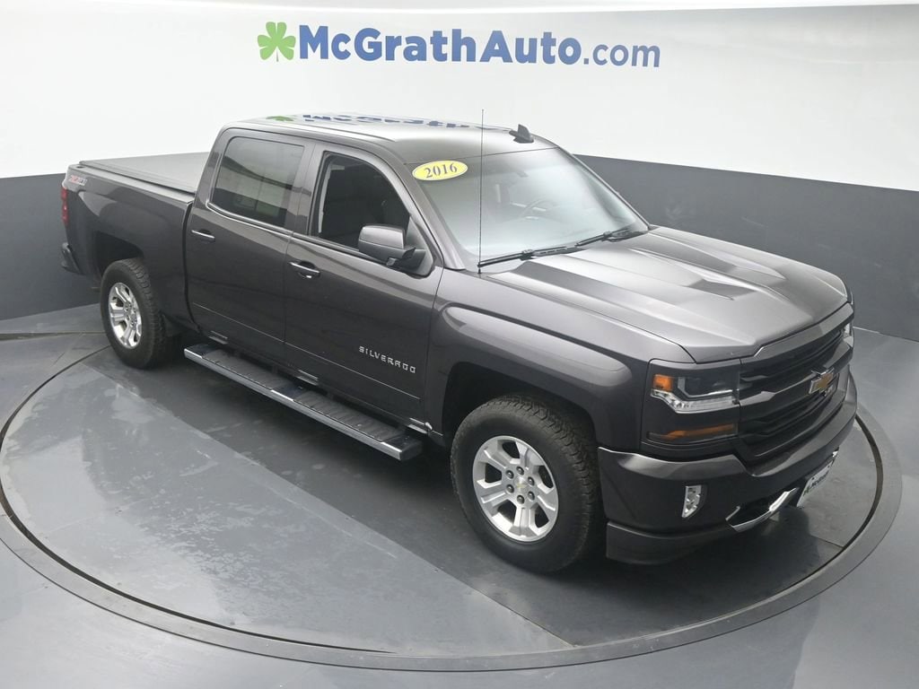 Used 2016 Chevrolet Silverado 1500 LT with VIN 3GCUKREC0GG105257 for sale in Cedar Rapids, IA