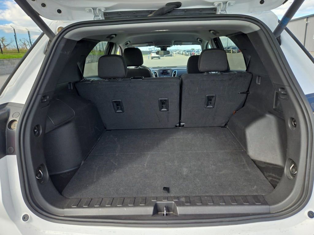 2024 Chevrolet Equinox LT photo 3