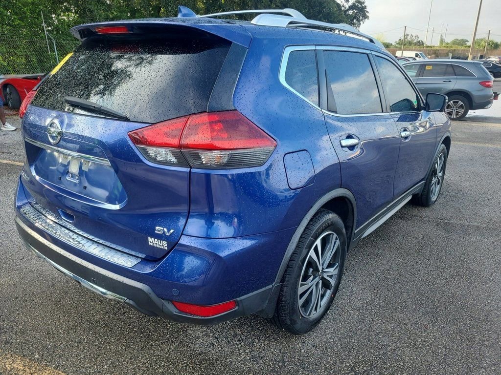 2019 Nissan Rogue SV photo 3