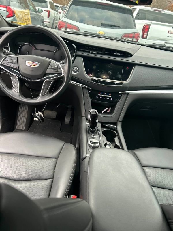2022 Cadillac XT5 Premium Luxury photo 2