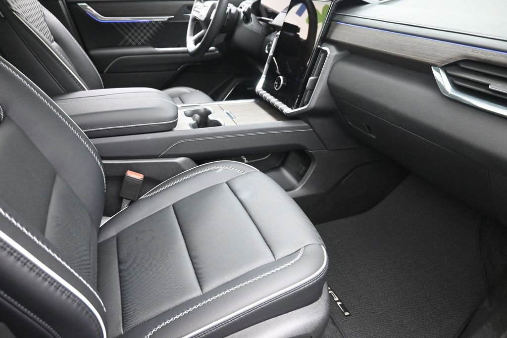 2026 GMC Acadia Denali - Photo 9