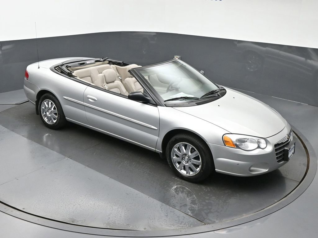 Used 2005 Chrysler Sebring Limited with VIN 1C3EL65R25N518567 for sale in Cedar Rapids, IA