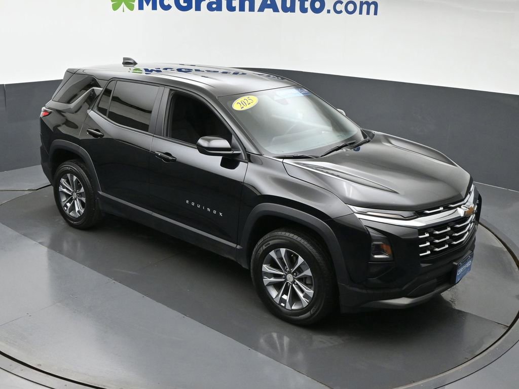 2025 Chevrolet Equinox LT photo 2