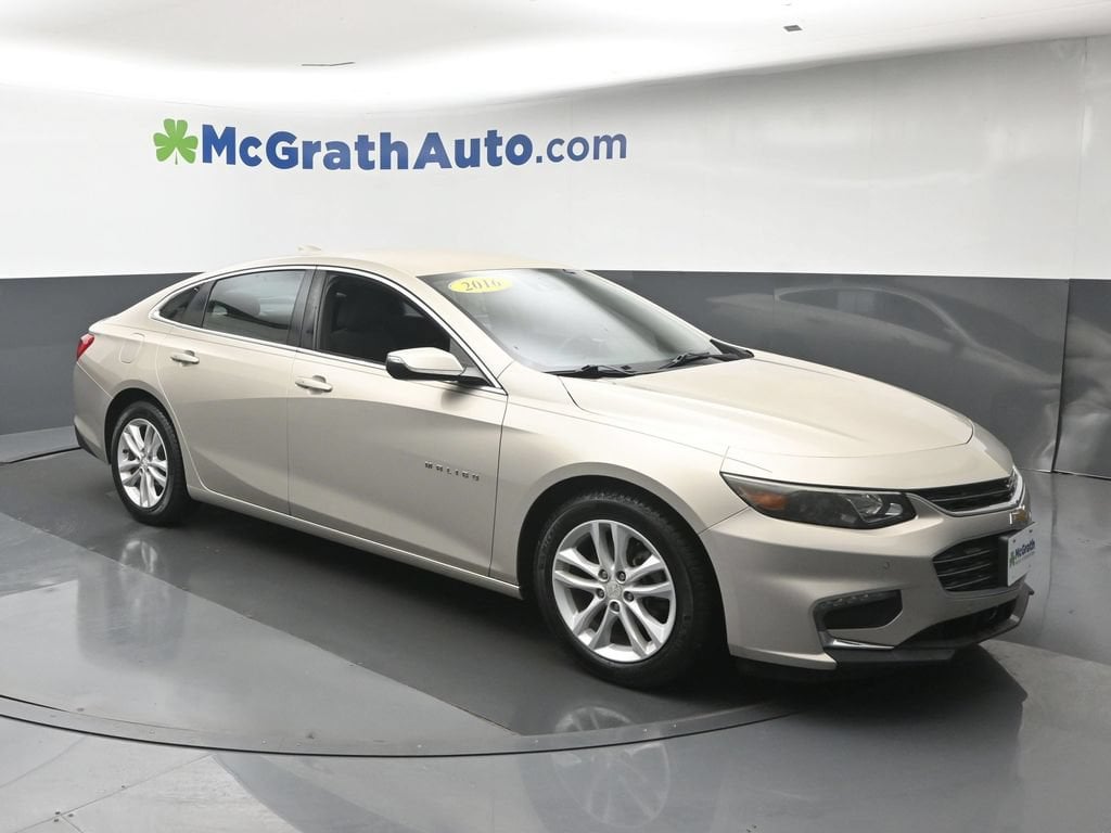 Used 2016 Chevrolet Malibu 1LT with VIN 1G1ZE5ST2GF207583 for sale in Cedar Rapids, IA