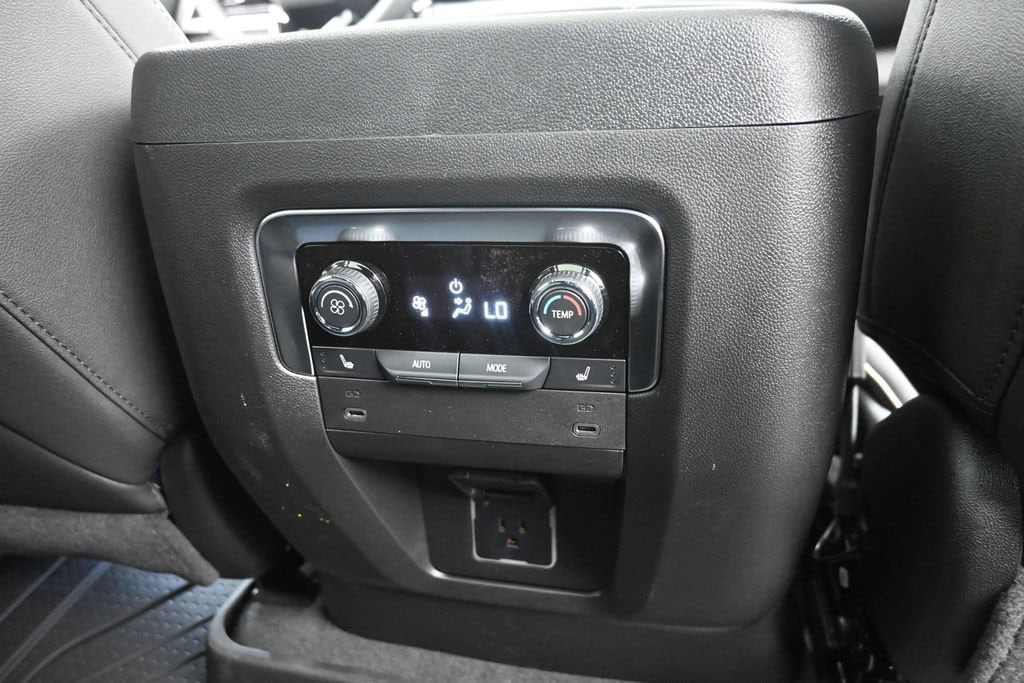 2026 Chevrolet Suburban Premier - Photo 11