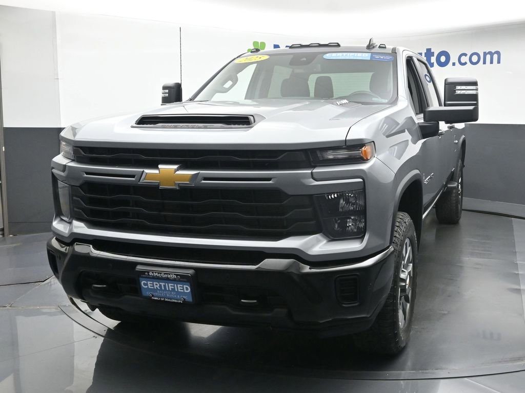 2025 Chevrolet Silverado 2500HD Custom photo 4