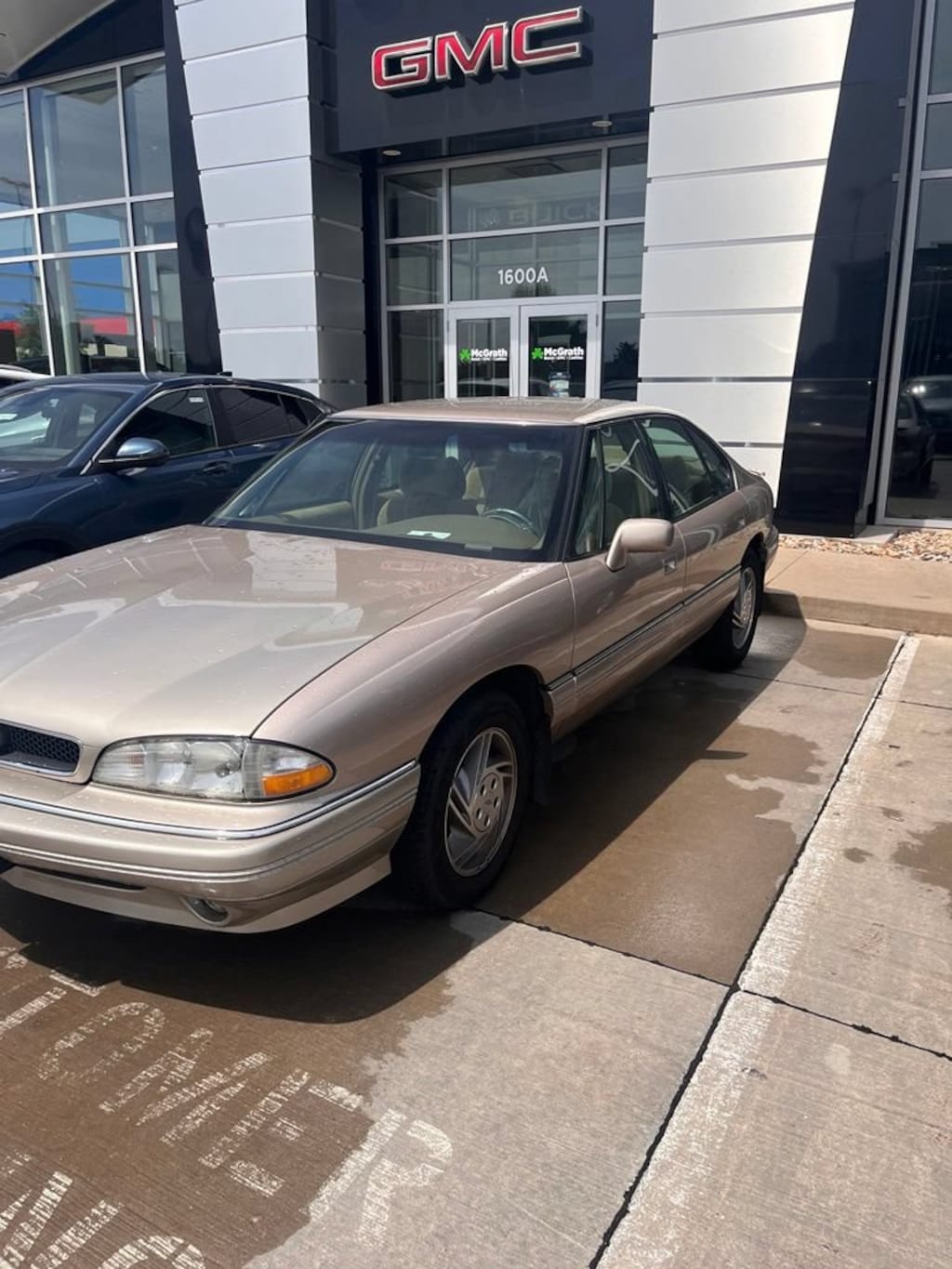 Used 1995 Pontiac Bonneville SE Sedan