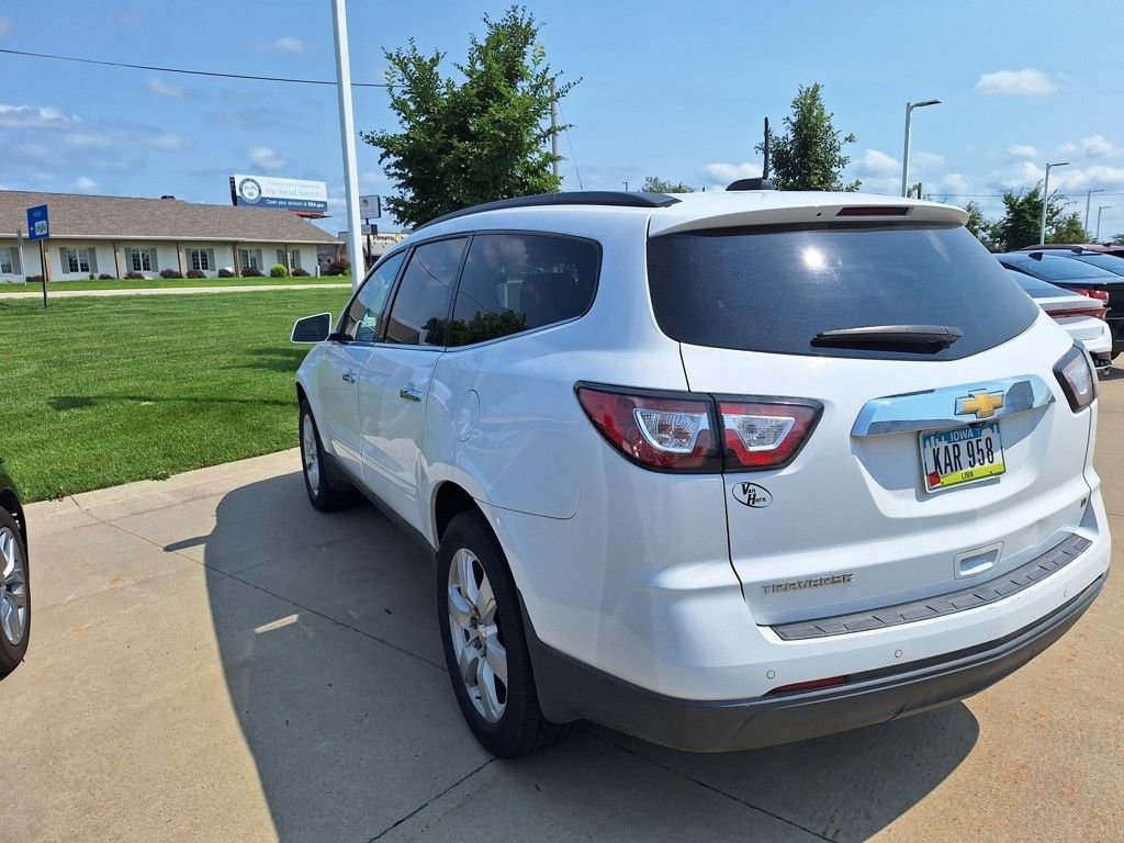 Used 2017 Chevrolet Traverse 1LT with VIN 1GNKRGKD0HJ348742 for sale in Cedar Rapids, IA