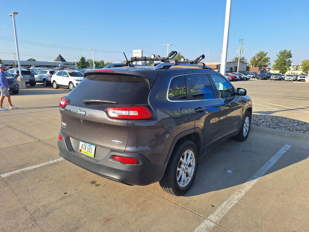 2016 Jeep Cherokee Latitude photo 2