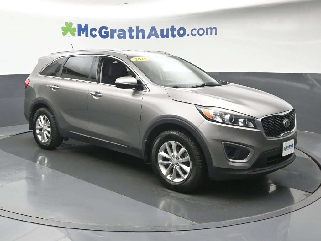 Used 2016 Kia Sorento LX with VIN 5XYPG4A3XGG147179 for sale in Cedar Rapids, IA