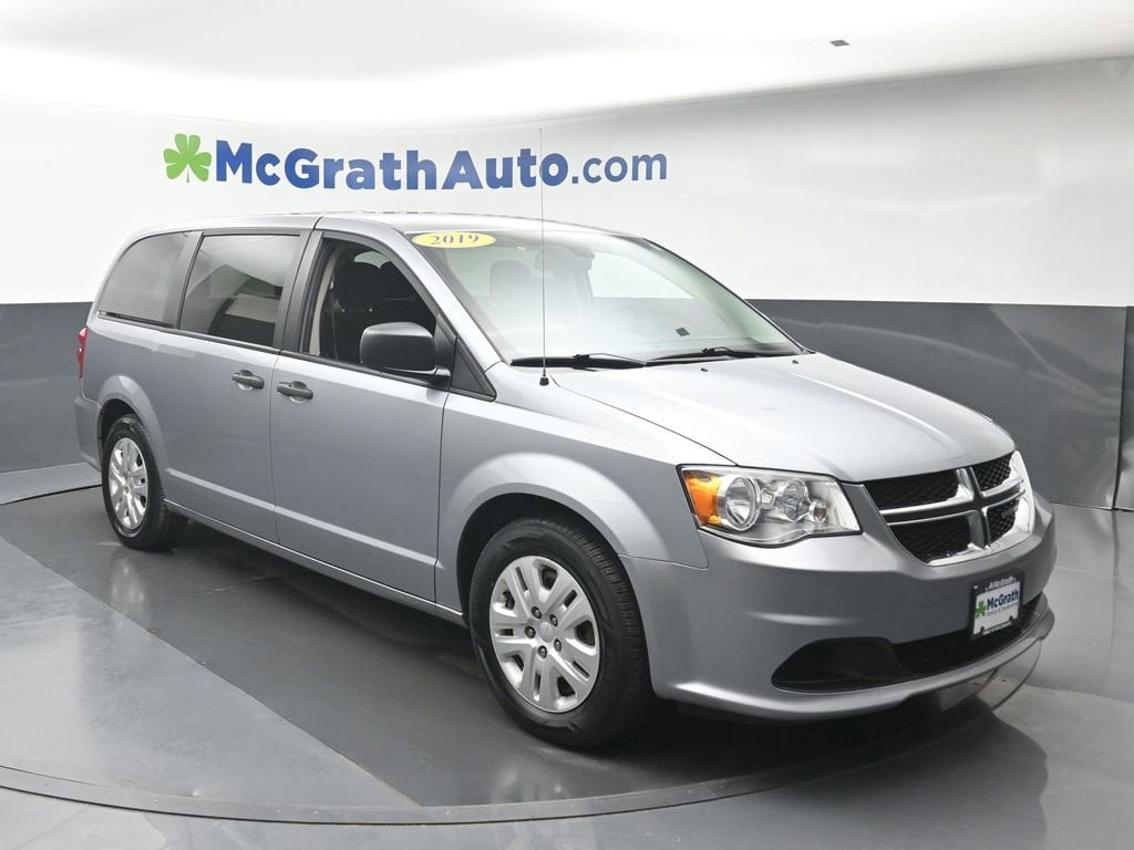 Used 2019 Dodge Grand Caravan SE with VIN 2C4RDGBG9KR553494 for sale in Cedar Rapids, IA