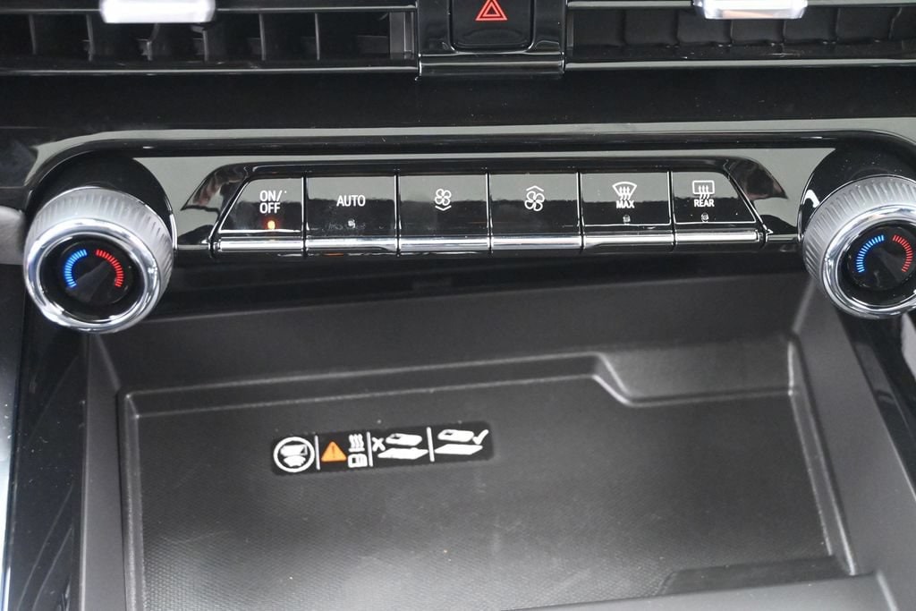 2026 Chevrolet Suburban Premier - Photo 25