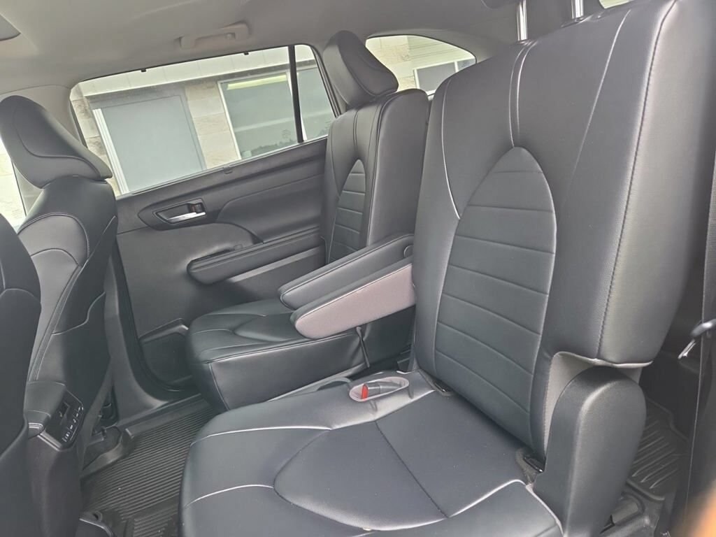 Used 2023 Toyota Highlander L SUV