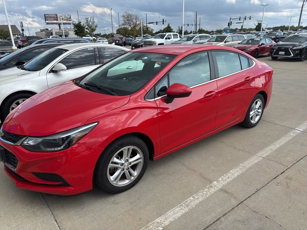 2017 Chevrolet Cruze LT photo 2
