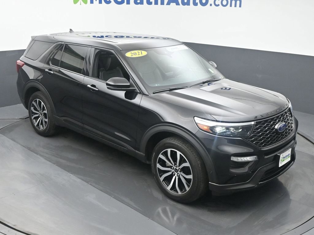 Used 2021 Ford Explorer ST with VIN 1FM5K8GC7MGA28594 for sale in Cedar Rapids, IA