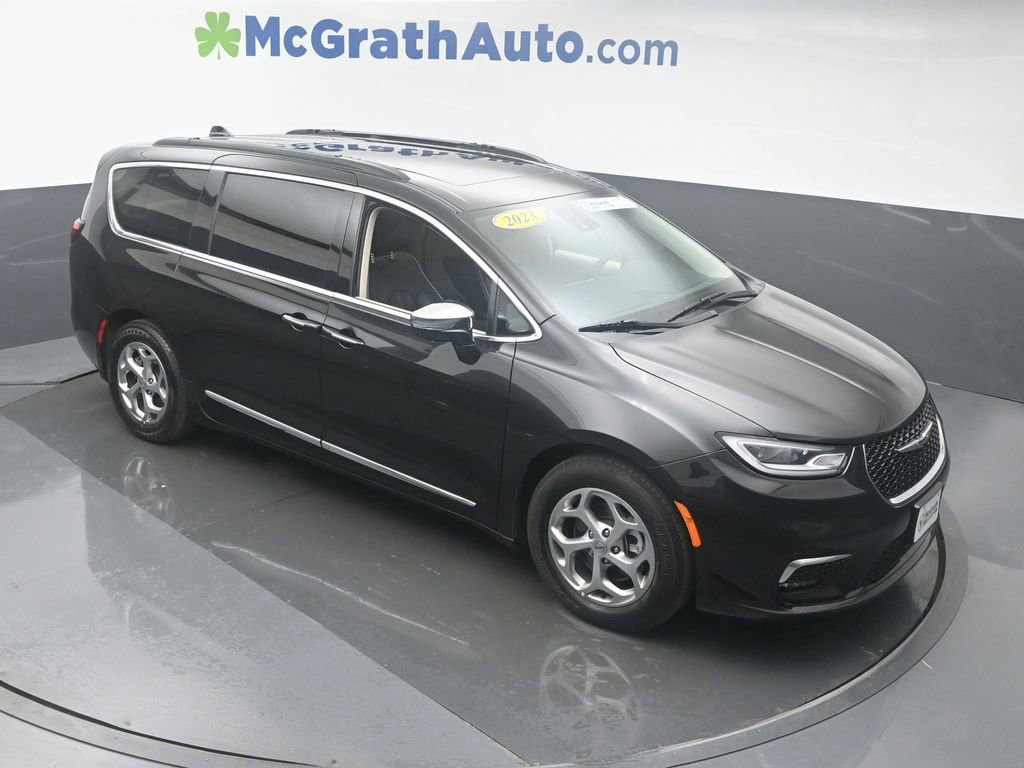 Used 2023 Chrysler Pacifica Limited with VIN 2C4RC1GG4PR606652 for sale in Cedar Rapids, IA