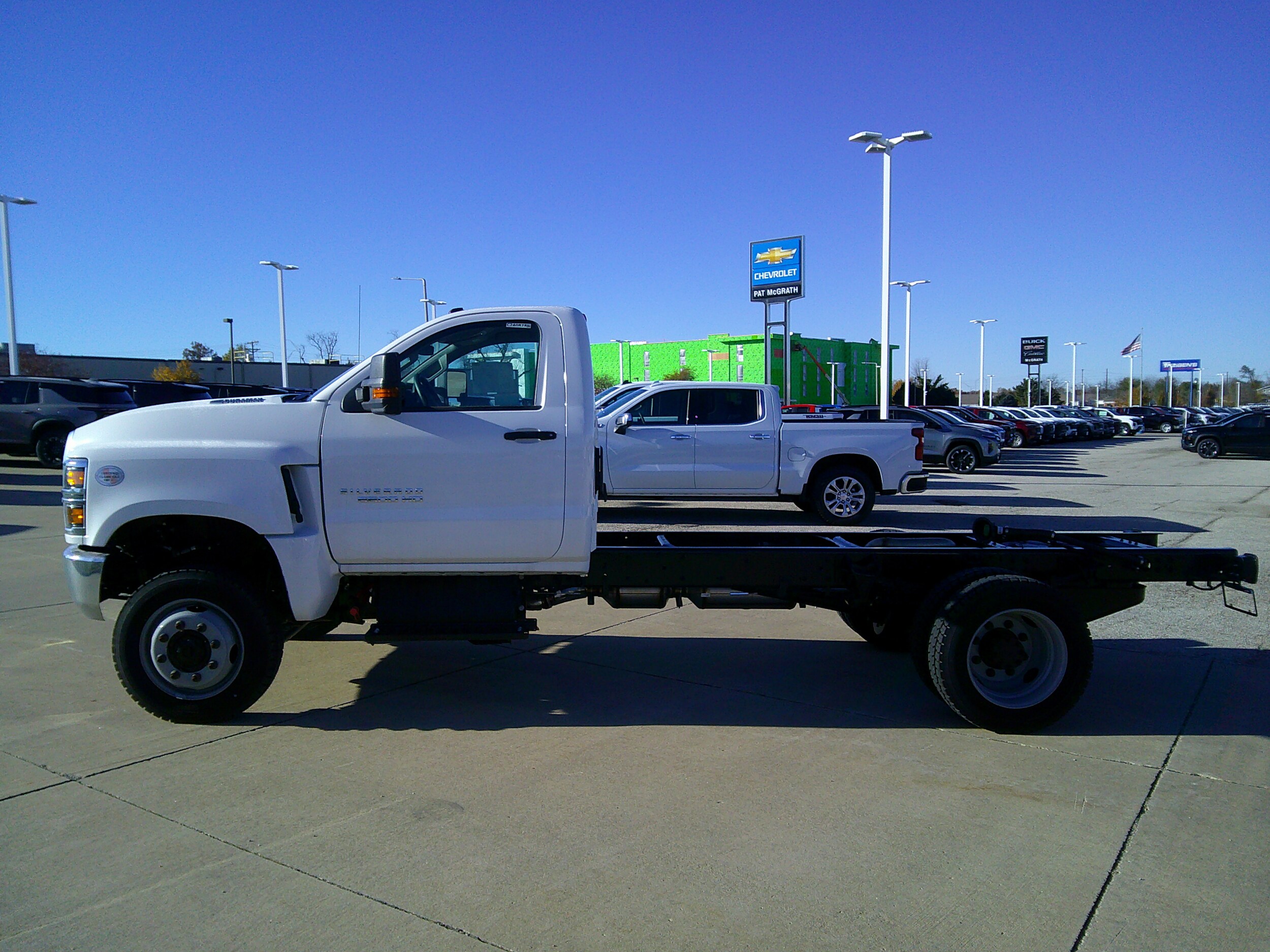 2024 Chevrolet Silverado 5500HD Work Truck photo 2