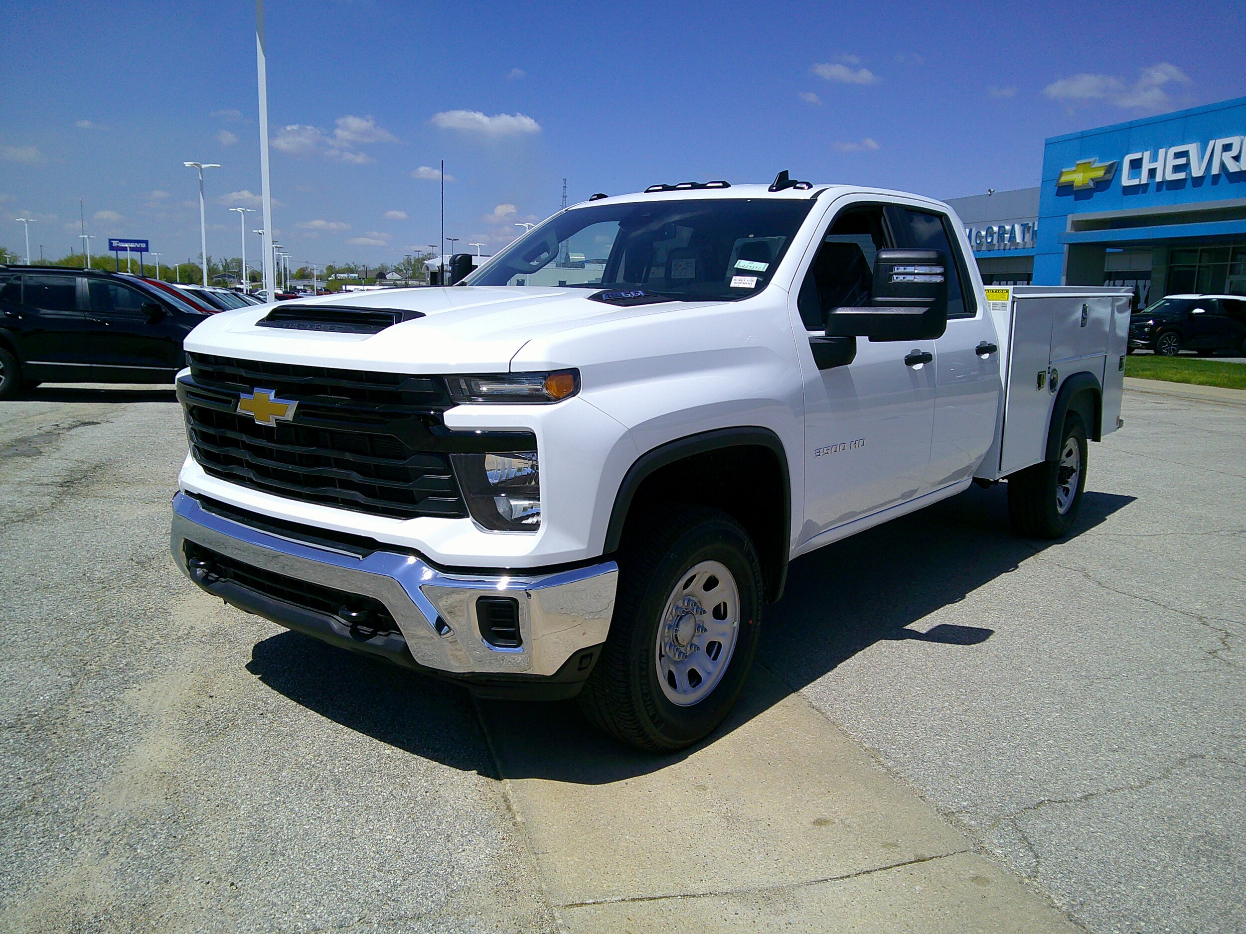 2025 Chevrolet Silverado 3500HD photo 2