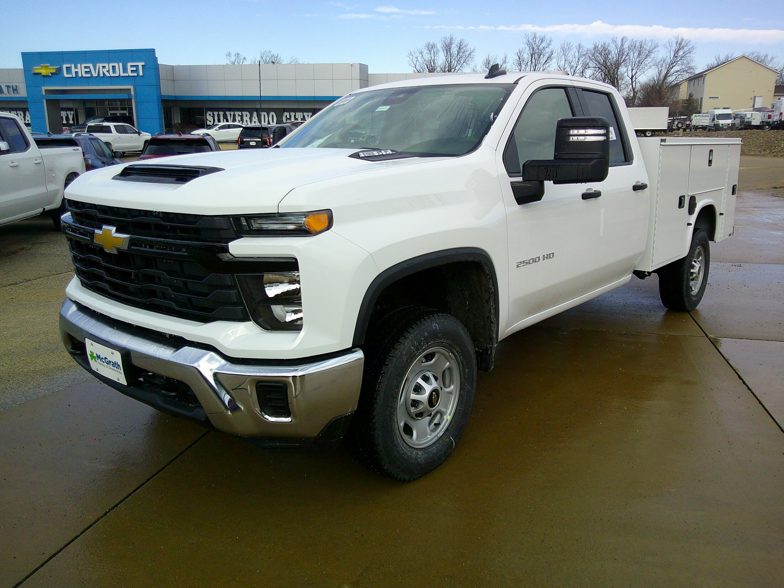 2025 Chevrolet Silverado 2500HD photo 2