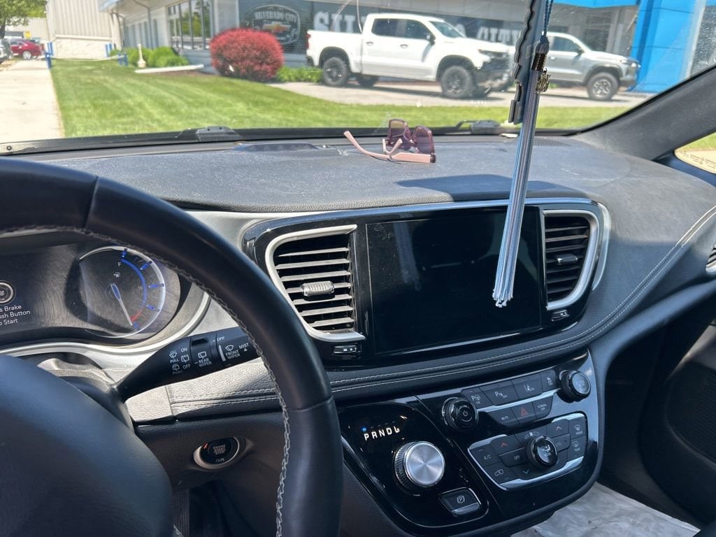 Used 2022 Chrysler Pacifica Hybrid Touring L Van Passenger Van