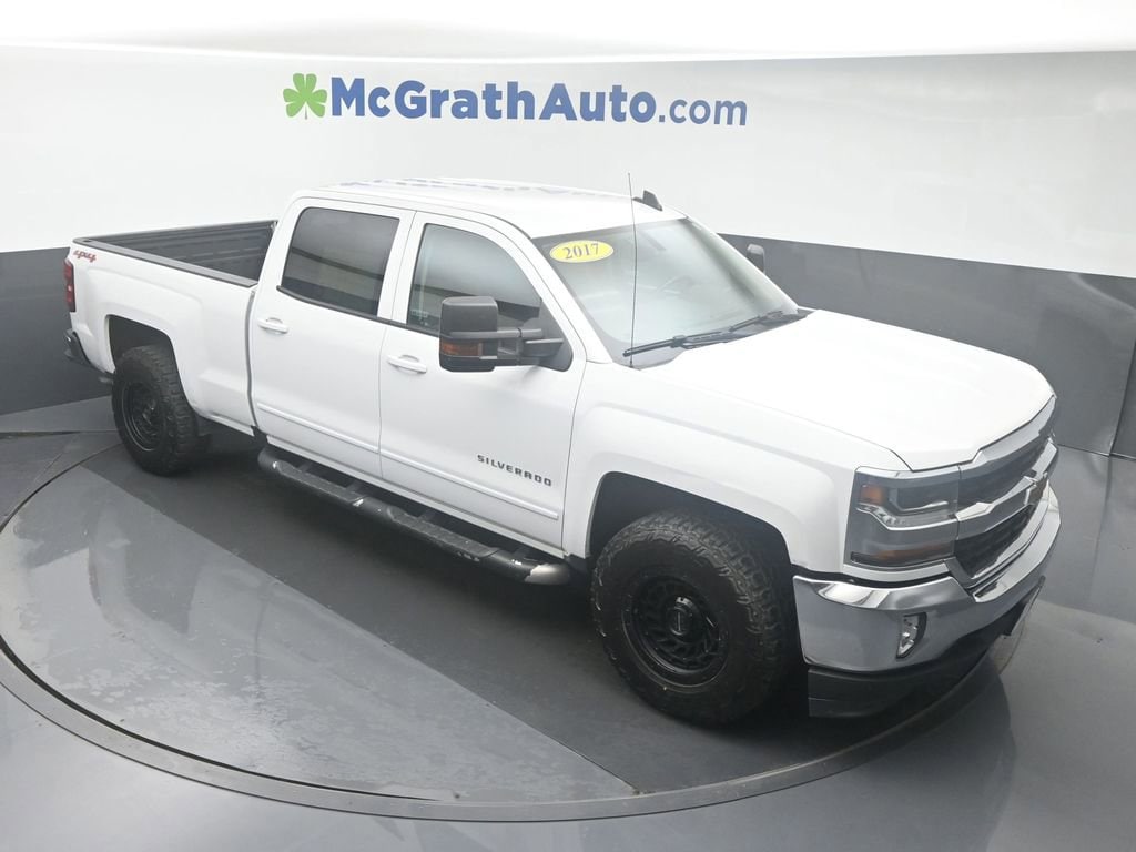 Used 2017 Chevrolet Silverado 1500 LT with VIN 3GCUKREC1HG357262 for sale in Cedar Rapids, IA