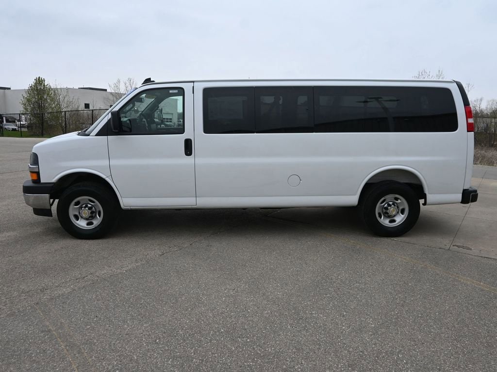 2025 Chevrolet Express Passenger LT - Photo 7