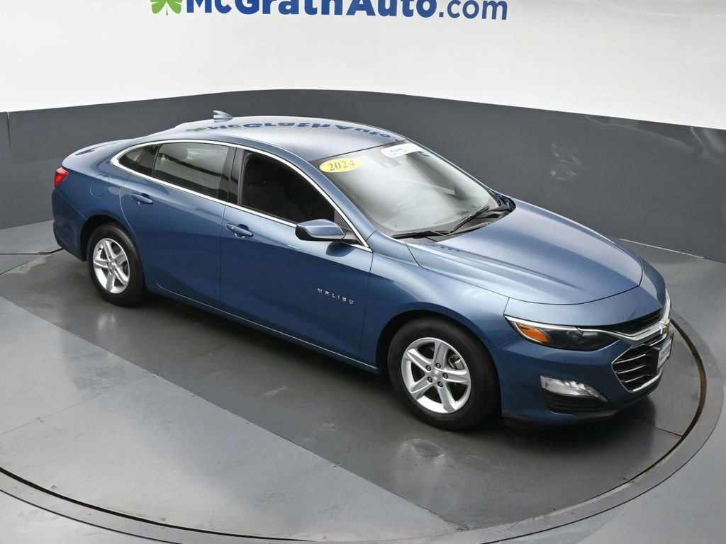 2024 Chevrolet Malibu 1LT photo 2