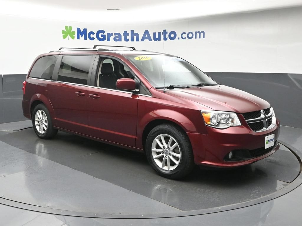 Used 2019 Dodge Grand Caravan SXT with VIN 2C4RDGCGXKR580850 for sale in Cedar Rapids, IA