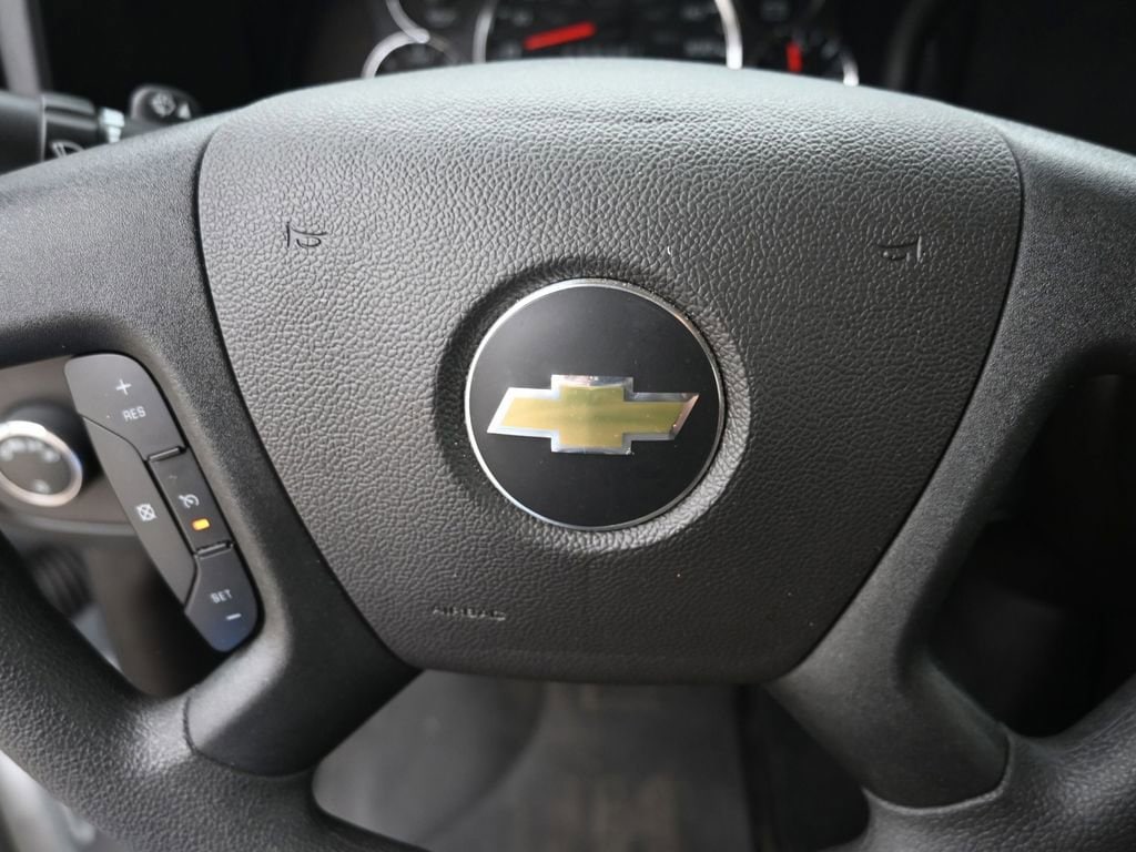 2025 Chevrolet Express Passenger LT - Photo 21