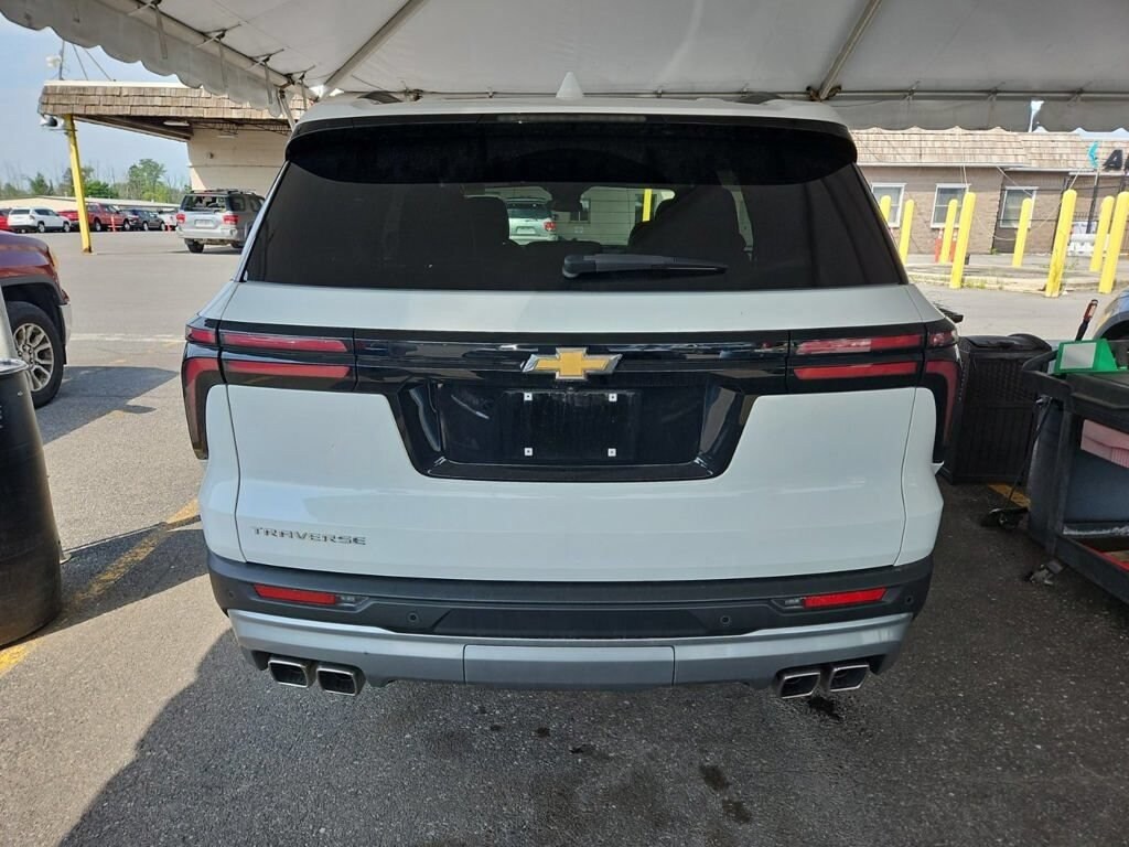 Used 2025 Chevrolet Traverse LT SUV