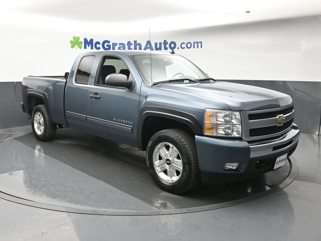 Used 2011 Chevrolet Silverado 1500 LT with VIN 1GCRKSE31BZ150746 for sale in Cedar Rapids, IA
