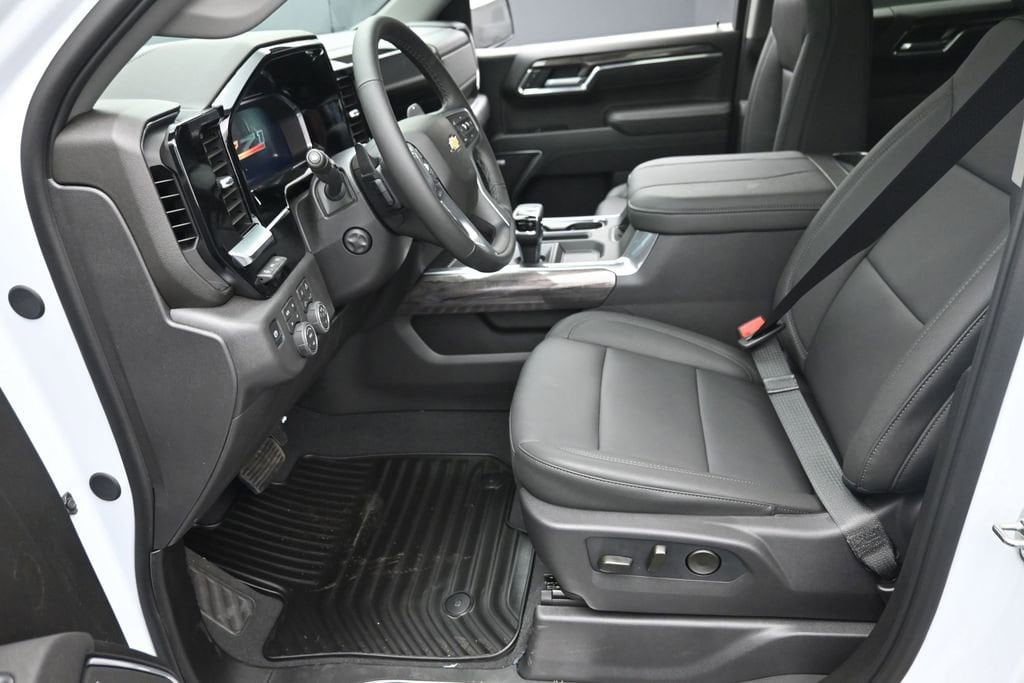 2026 Chevrolet Silverado 1500 LTZ - Photo 17