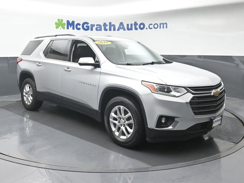 Used 2019 Chevrolet Traverse 1LT with VIN 1GNERGKW9KJ204371 for sale in Cedar Rapids, IA