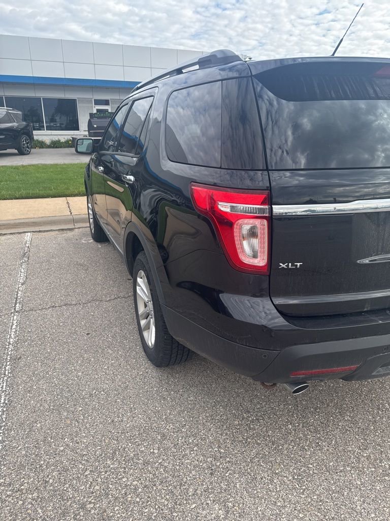 2015 Ford Explorer XLT photo 3