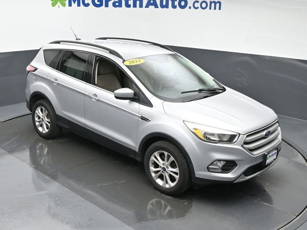 Used 2018 Ford Escape SE with VIN 1FMCU0G91JUC63433 for sale in Cedar Rapids, IA