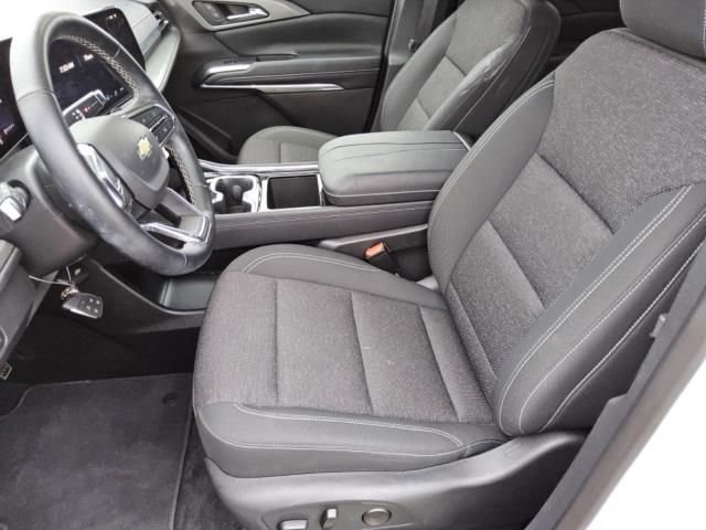 2025 Chevrolet Traverse photo 3