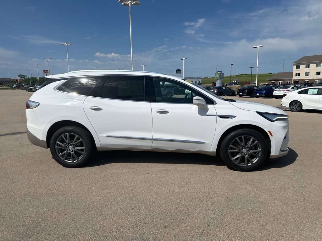 2022 Buick Enclave Premium photo 2