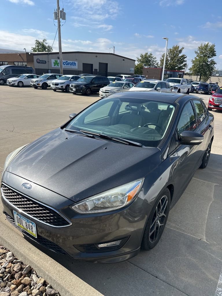 2015 Ford Focus SE photo 2
