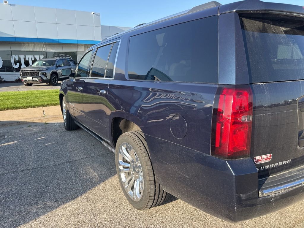 2019 Chevrolet Suburban Premier photo 4