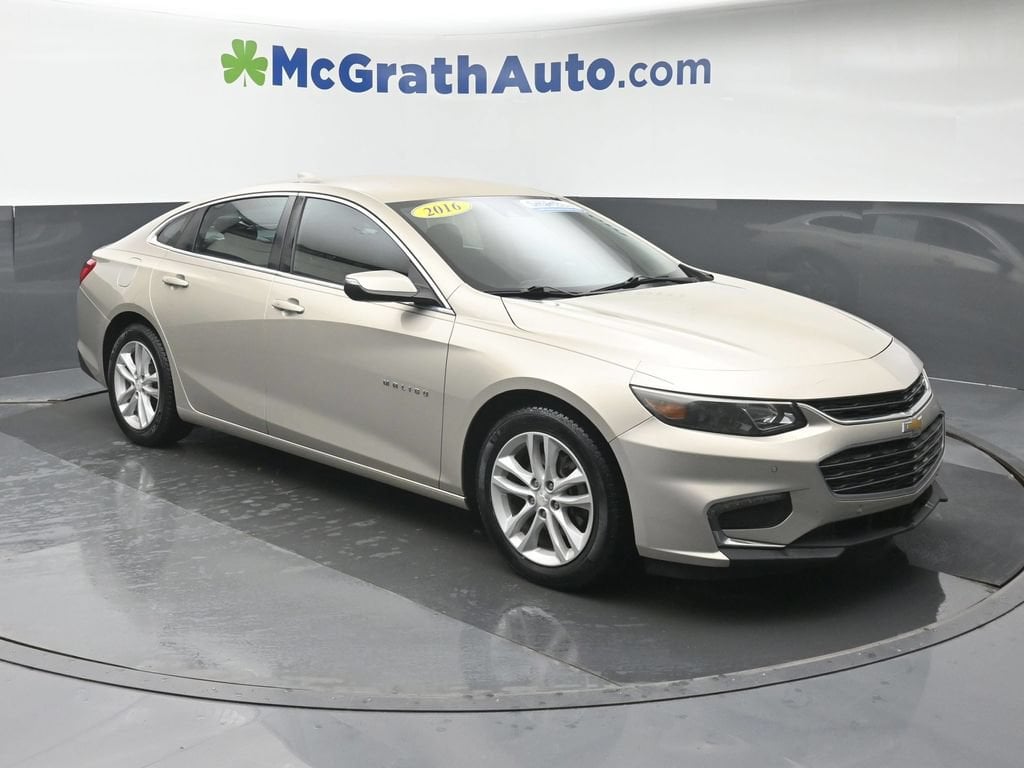 Used 2016 Chevrolet Malibu 1LT with VIN 1G1ZE5ST2GF207583 for sale in Cedar Rapids, IA